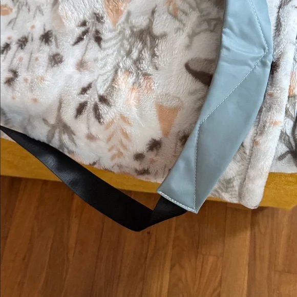 New WANDER crossbody satchel 🍀🍀 - Picture 6 of 10